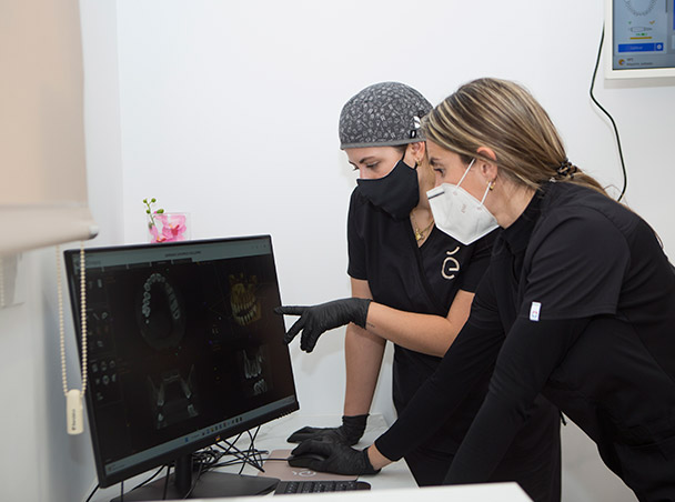 clinica dental implantes dentales 24h aguadulce