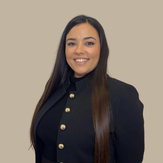 lucia recepcionista clinica eva